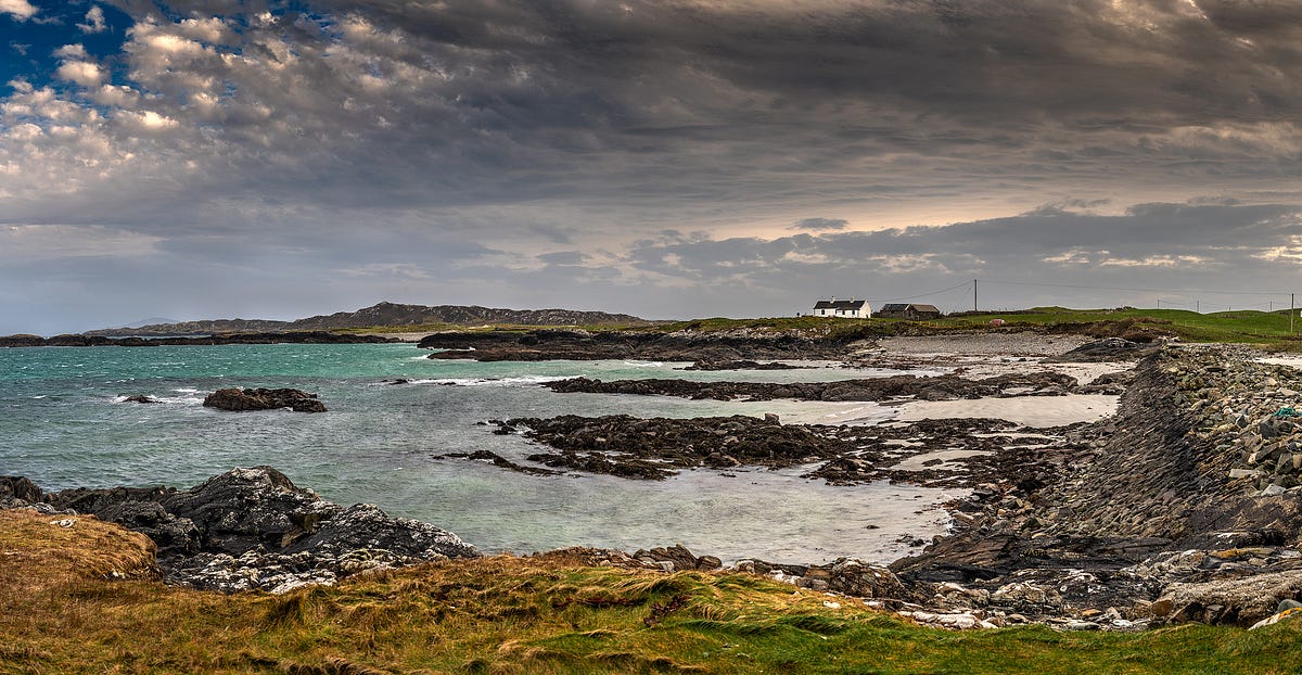 https://upload.wikimedia.org/wikipedia/commons/a/a9/Inishbofin%2C_Galway%2C_Ireland.jpg?utm_source=commons.wikimedia.org&utm_campaign=index&utm_content=thumbnail_unscaled